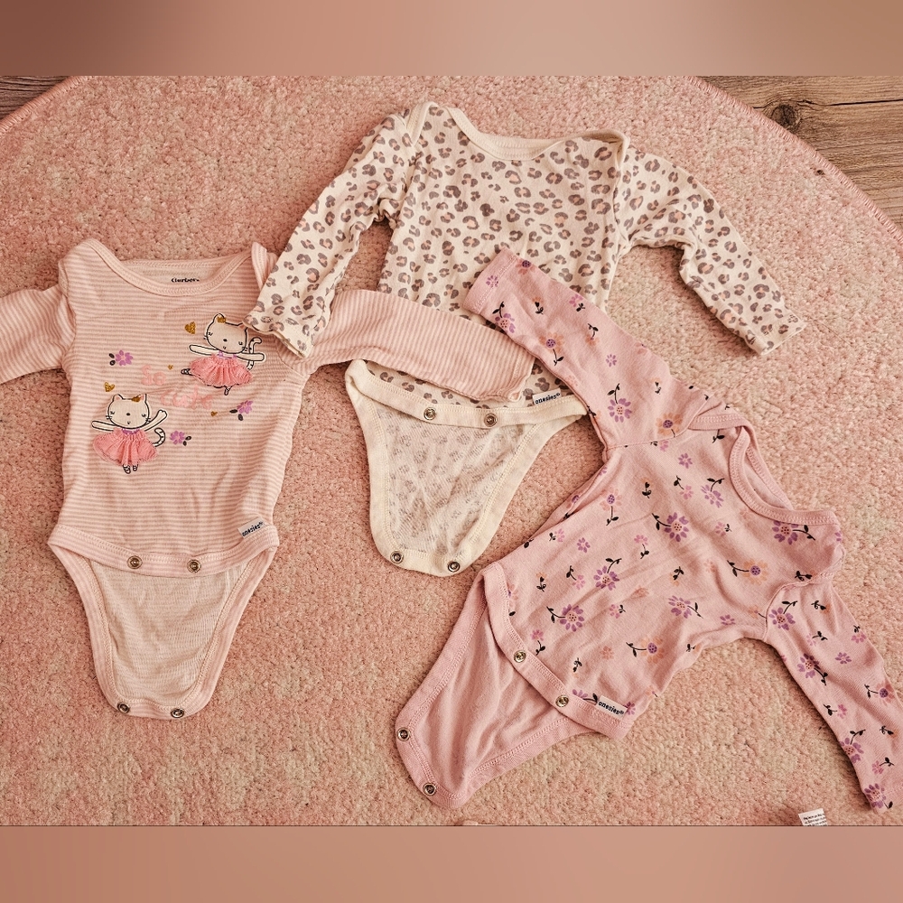 Gerber Bundle of Onesies - Picture 2 of 4